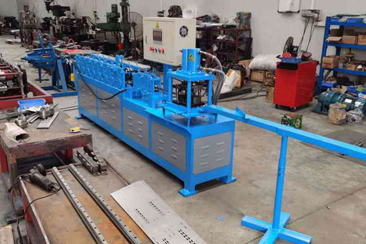货架背压条冷弯机生产(chǎn)设备