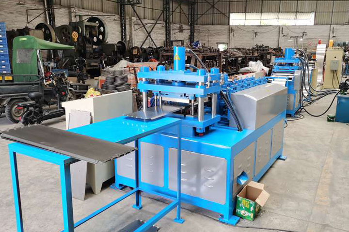 超市货架背板冷弯成型机试机