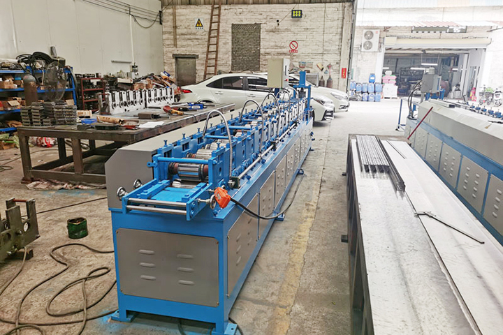 50x60货架立柱冷弯成型机生产(chǎn)線(xiàn)